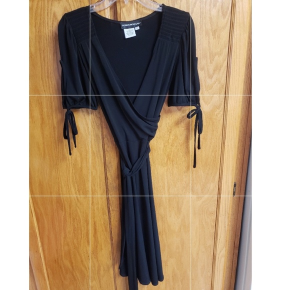 Donna Morgan Dresses & Skirts - Donna Morgan | V-Neck Faux Wrap Dress | Size 6